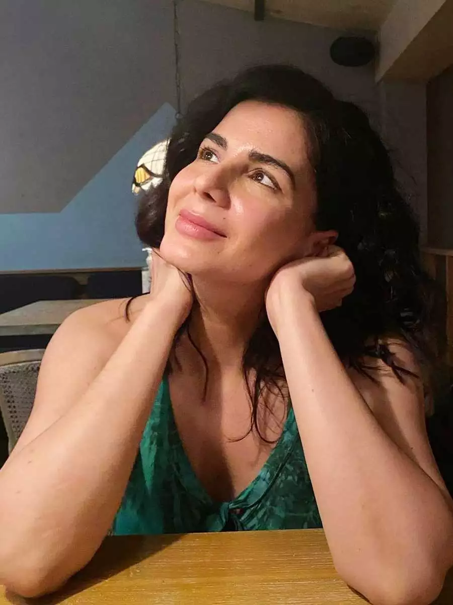 Kirti Kulhari Ke Baare Mai