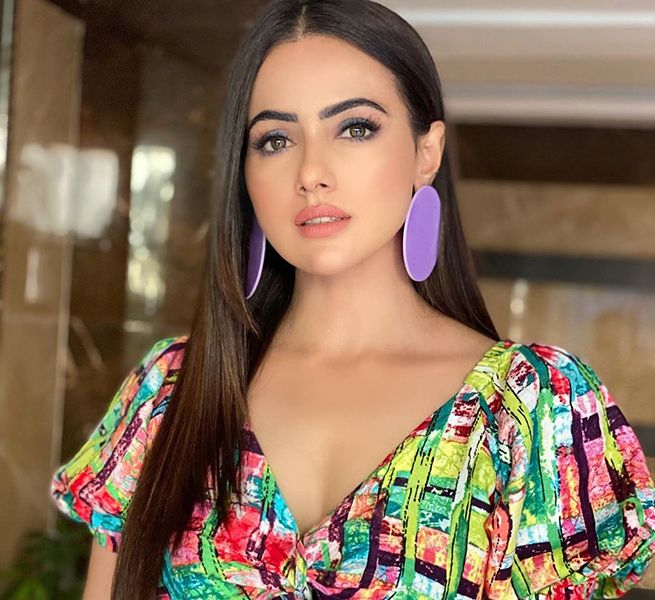 Sana Khan Ke Baare Mai