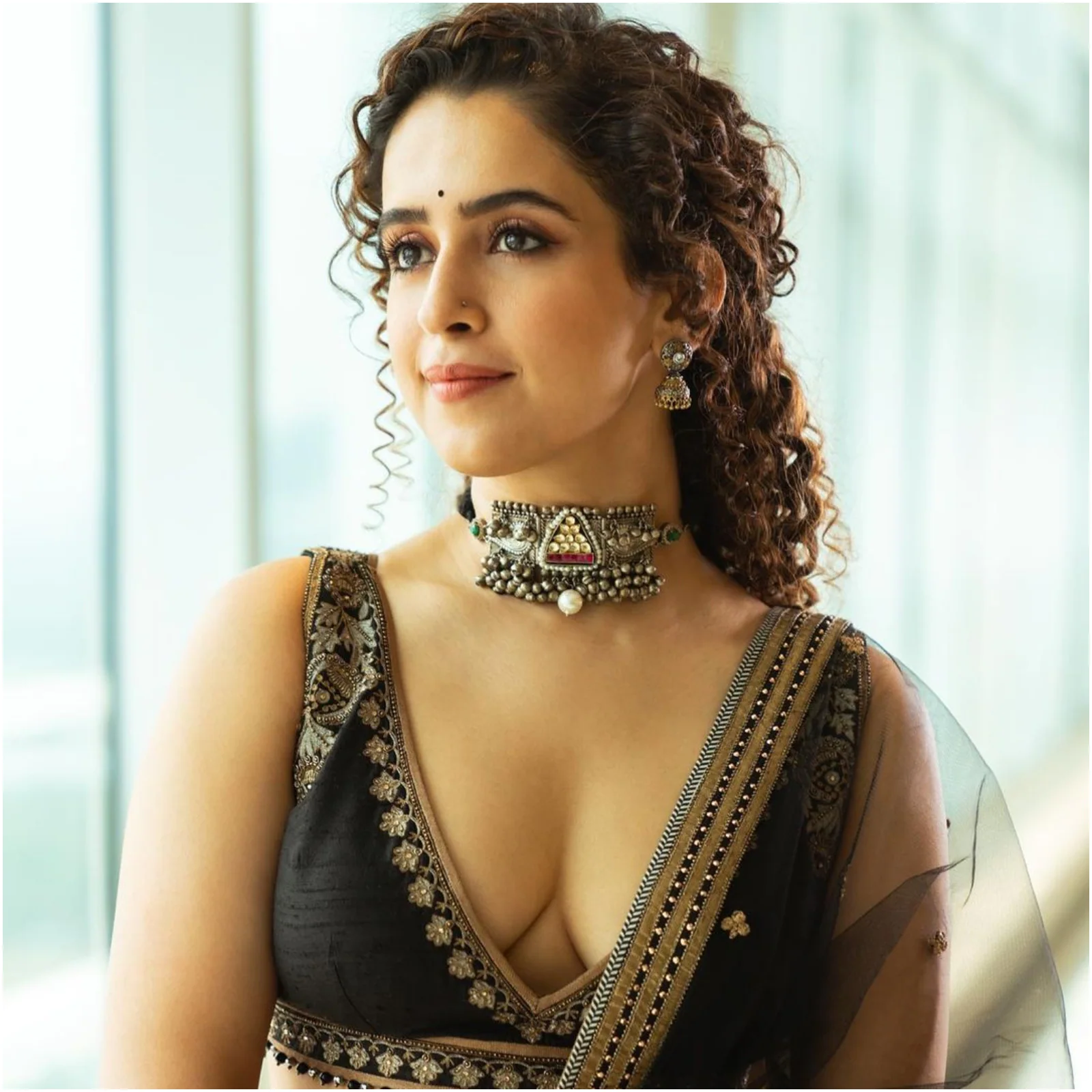 Sanya Malhotra Ke Baare Mai