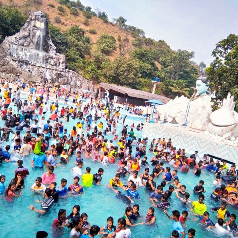 Suraj Water Park Ke Baare Mai